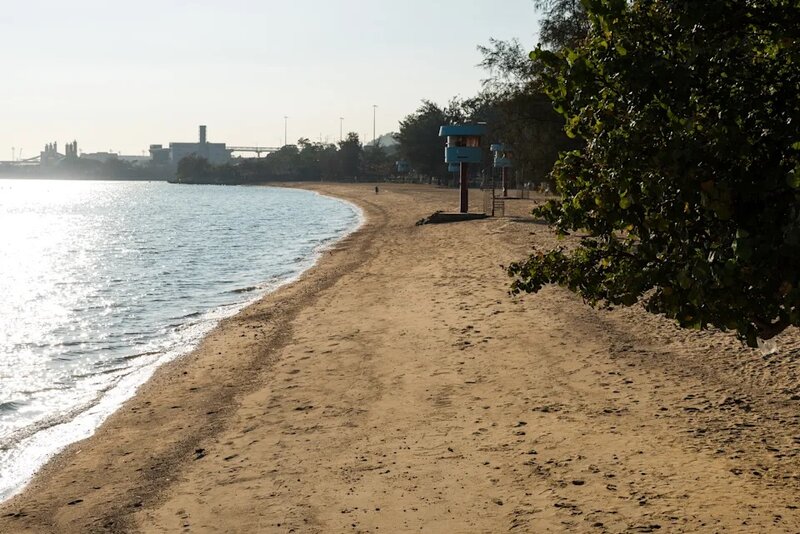 樺加沙打風｜ 十號風球下涉在屯門黃金泳灘游水 54歲男子遭票控.jpg