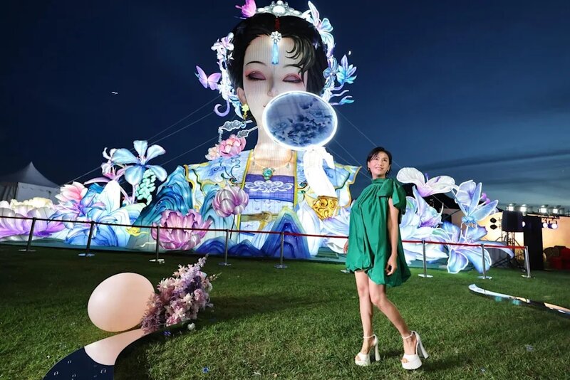 1 「香江仙子」巨型花燈燈組.jpg