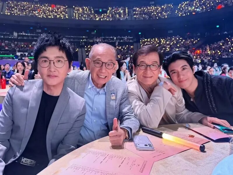 4 同枱嘅仲有孫楠（左一）.jpg