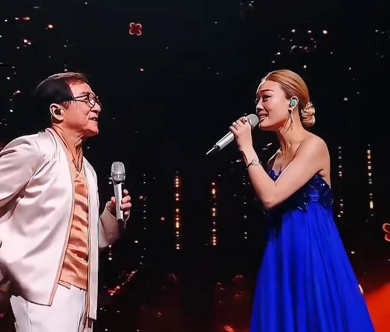 6 容祖兒同成龍同台合唱《明明白白我的心》.jpg