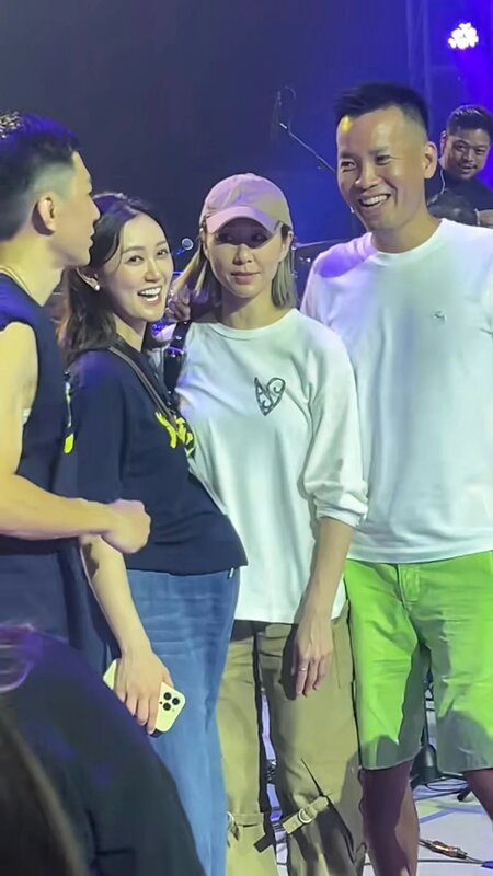 5 胡定欣同Akin（右一）之前一齊北上捧場支持袁偉豪，令Akin真身曝光.jpg