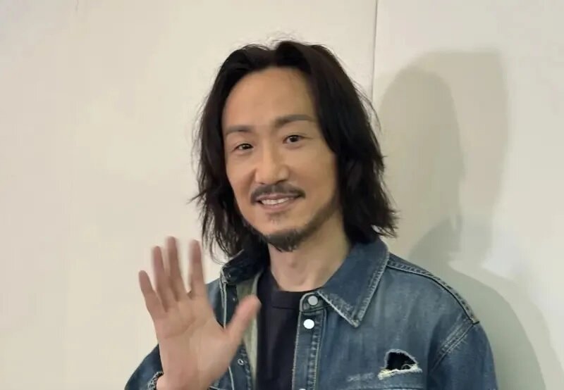 1 ▲鄭中基離婚後為電影《阿龍》做宣傳，避談身心狀況是否受到影響，團隊出面打斷相關.jpg