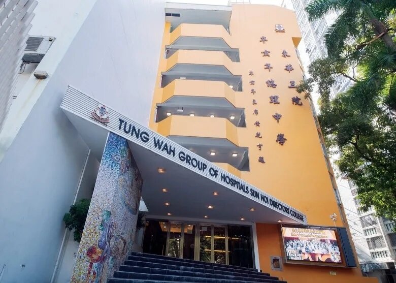 屯門一中學爆校政管理爭議 44歲男體育教師天台危站.jpg