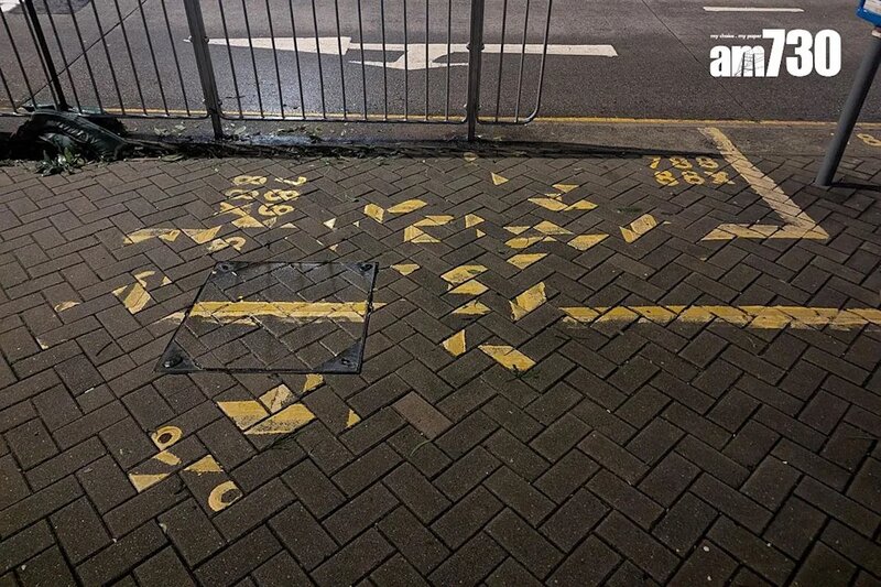 巴士站疑重鋪路磚排隊線「支離破碎」 網民笑言：迫死強迫症患者.jpg