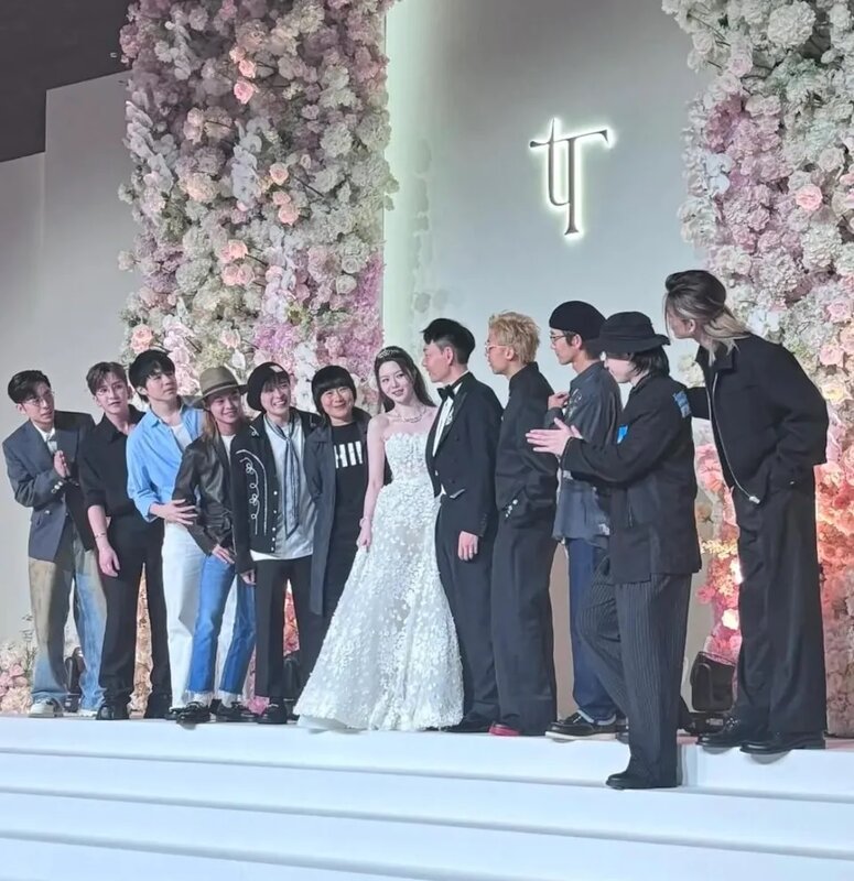 MIRROR 9子現身徐浩同曾樂彤嘅婚宴.jpg