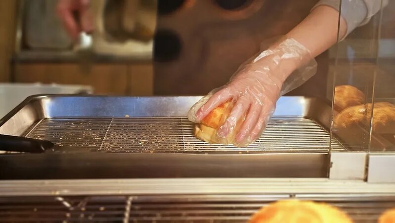 輸入外勞｜ 餐飲、住宿服務業2年獲批逾3.7萬人 申請被拒涉44人.jpg