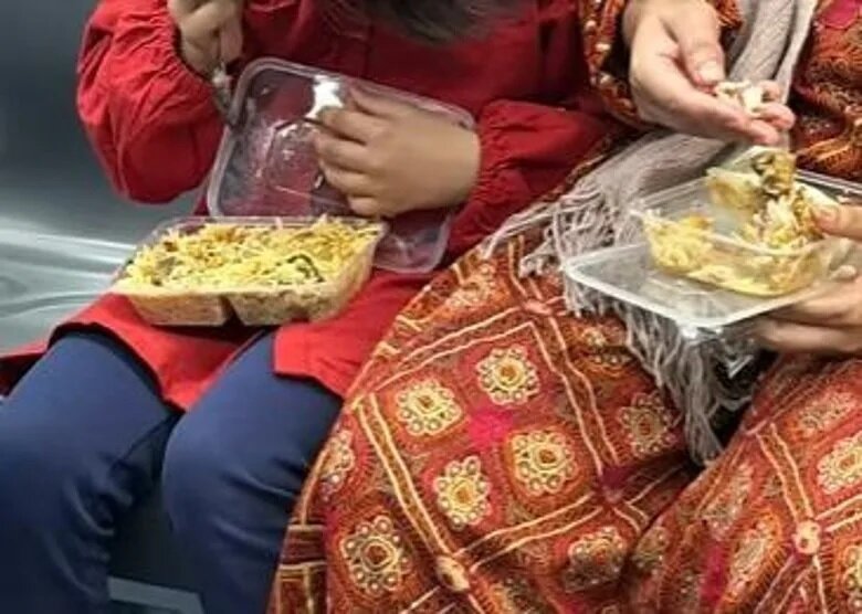 未阻印度人車上吃手抓飯惹爭議 深圳地鐵否認雙標.jpg