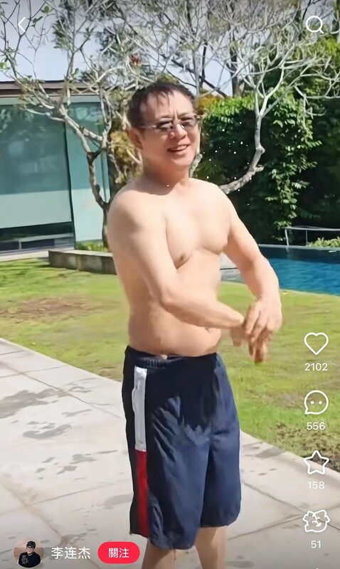 2 李連杰赤裸上身拍片.jpg