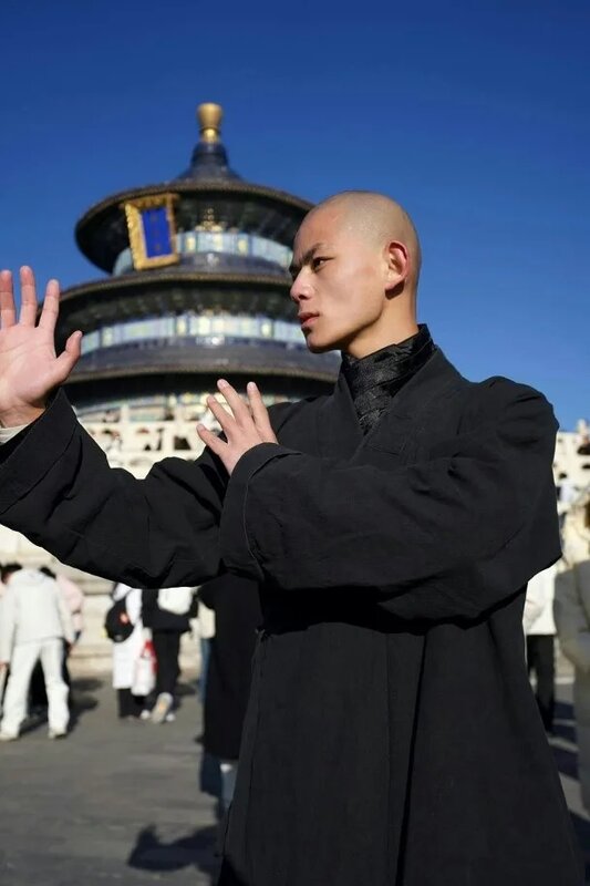 4 內地年輕僧人秋風.jpg