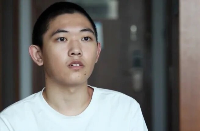 18歲內地生講述KK園51天經歷 「白天就是把我靠在外面的柱子上曬」.jpg