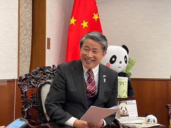 3 中國駐大阪總領事薛劍過往亦曾呼籲日本選民支持親中的政黨，被批評干涉日本內政。.jpg