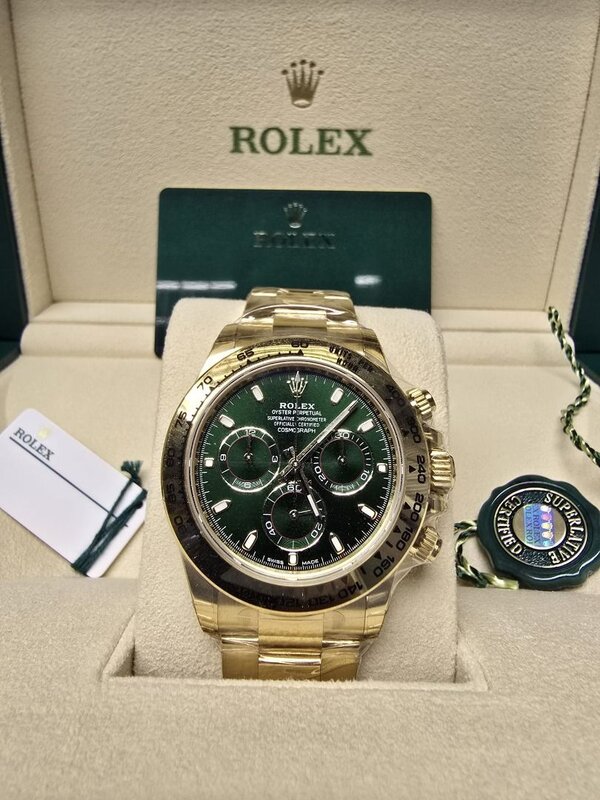 rolex___daytona_116508_green___1761390614_e4498e15_progressive.jpeg