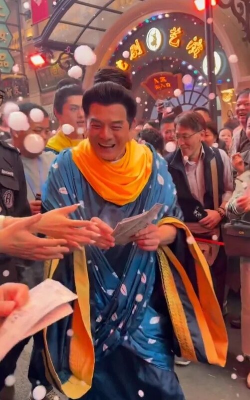 4 李國麟日前到上海出席活動，再次打扮成經典角色《天龍八部》「鳩摩智」，狀態不俗。.jpg