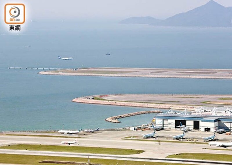 機場三跑地盤發現懷疑戰時炸彈 航班如常升降.jpg