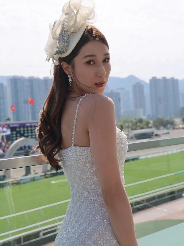 5 鍾嘉欣前日在沙田出席活動時否認婚變，反而大讚丈夫是「110分的老公」。（fb@鍾嘉欣.jpg