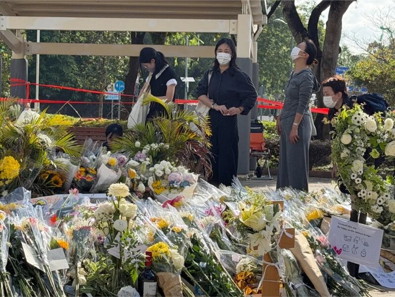 宏福苑五級火．頭七︱家屬下午2時起路祭 分佛教及道教儀式 獻花人流不絕.jpg