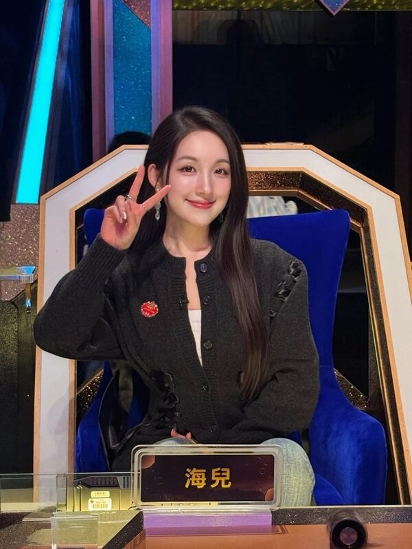 4 海兒因擔任《中年好聲音3》的評審而為人熟悉。.jpg