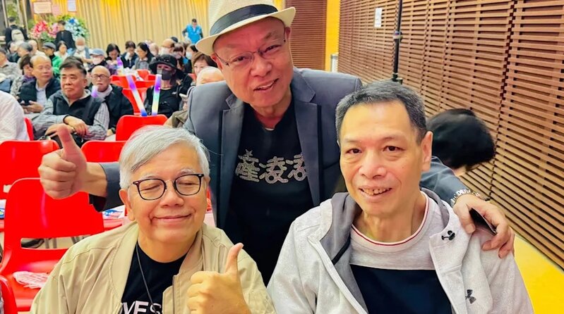 1 「如花」李健仁雖然仍消瘦，但健康狀況大有改善，已能出席活動，跟田啟文及李力持開.jpg