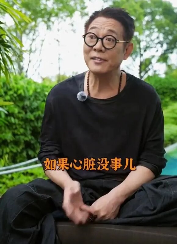 3 李連杰出院後狀態漸佳，更拍片反駁換心換血的傳聞。（李連杰微博影片截圖）.jpg