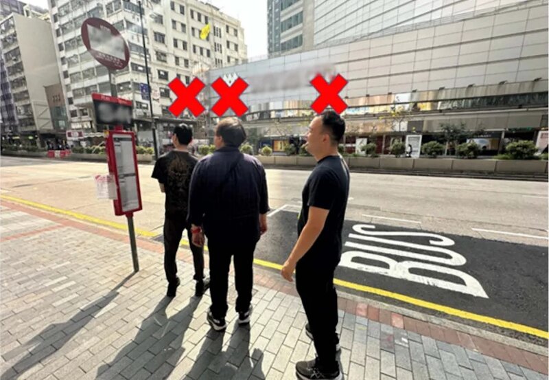 1 新例下，輪候登上公共交通工具期間，在二人或以上的人龍中等車時，不得吸煙。.jpg