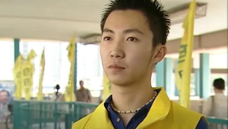 李梓敬20年前助選片段曝光 朋友評論外貌.jpg