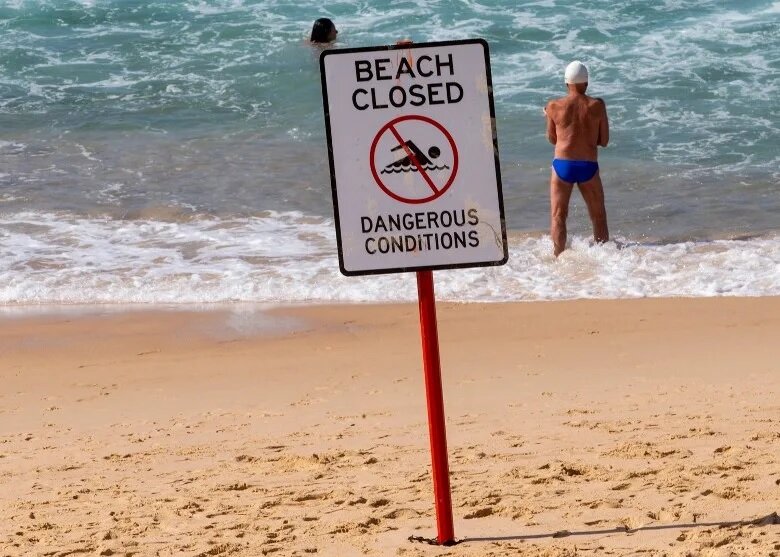 元旦凌晨悉尼海灘游泳 華女遭浪捲走溺斃.jpg