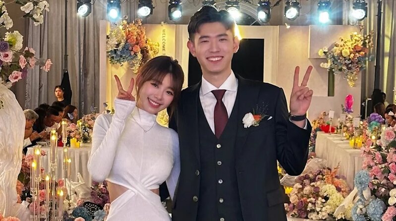 1 林明禎盛裝出席幼弟婚禮，姊弟笑容一樣燦爛。（facebook@林明禎 MinChen）.jpg