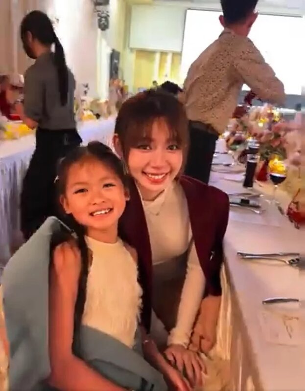 5 林明禎與寶貝姪女合照，可見其家族基因強大，姪女同樣是美女。.jpg