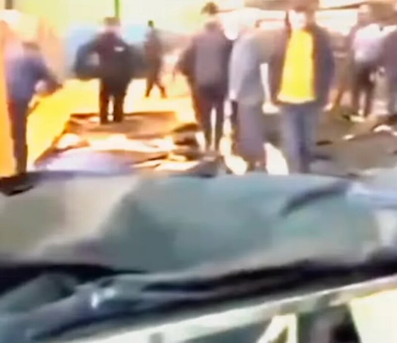 德黑蘭以南城鎮卡里扎克（Kahrizak）停屍間堆滿屍體。（BBC 影片截圖）.jpg