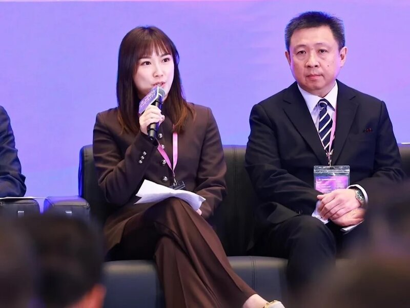 1 劉倩婷現身政府總部.jpg