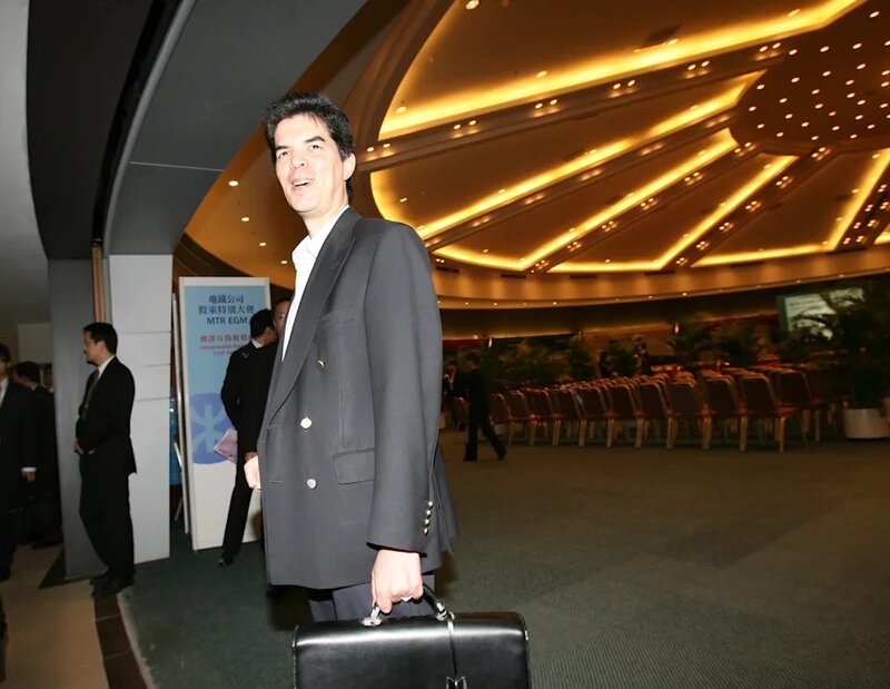 4 反對地鐵公司（MTR）與九廣鐵路公司（KCR）合併的 David Webb，於 2007 年 10 月 9 .jpg