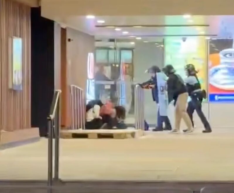 1 現場警員曾開兩槍.jpg