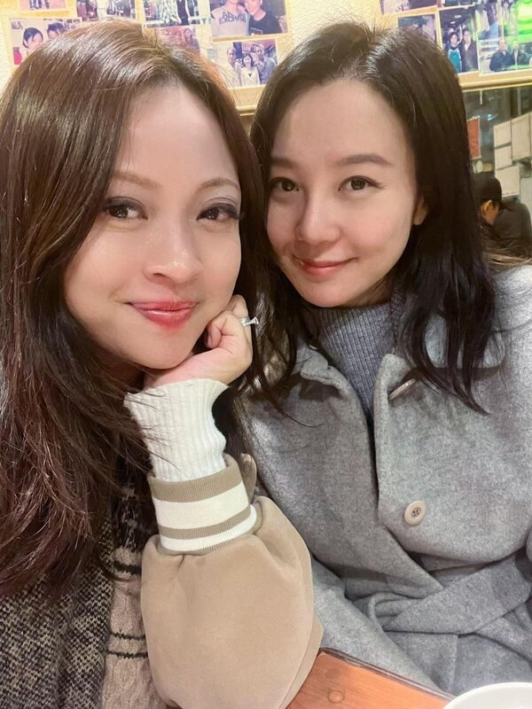 4 張佳添前妻黃敬佩（左）同添sir「膊頭之交」甄詠珊原來相當friend.jpg