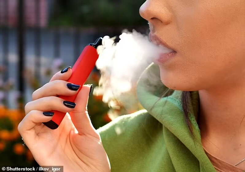 25-Sept-2023-Adult-vape.jpg
