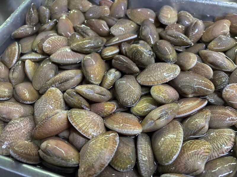 4 為了避免將大量新鮮食材倒落垃圾桶，他隨即在網上發起「惜食行動」，以每位$180的超.jpg