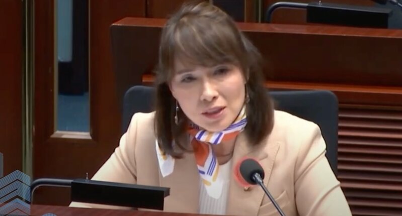 法例原文指強制乘客佩戴安排 只適用於 1.25 起新登記巴士 江玉歡冀政府清楚解說.jpg