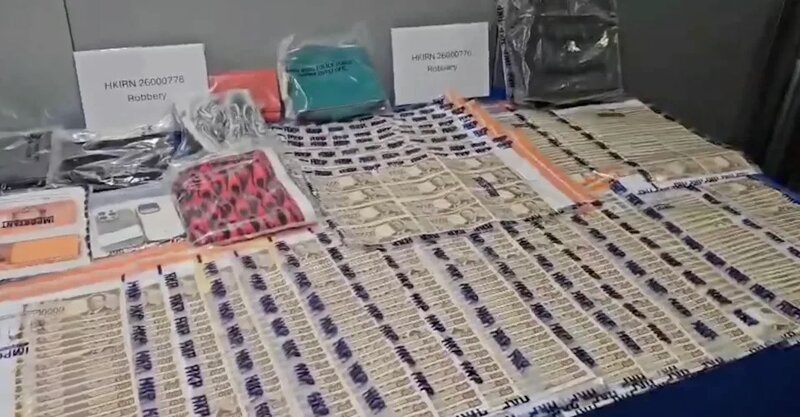 1 上環街頭 5,100 萬日圓劫案｜日本公司職員押1.9億來港兌錢買貨 「內鬼」報信2日籍疑.jpg