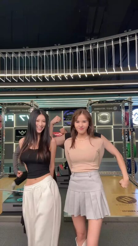 5 鄧凱文竟然全程「收收埋埋」，穿著保守到令人意外.jpg