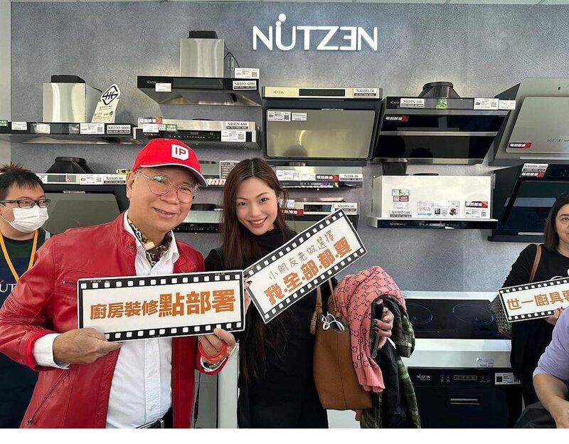 2  72歲李龍基&36歲女友Chris Wong.jpg