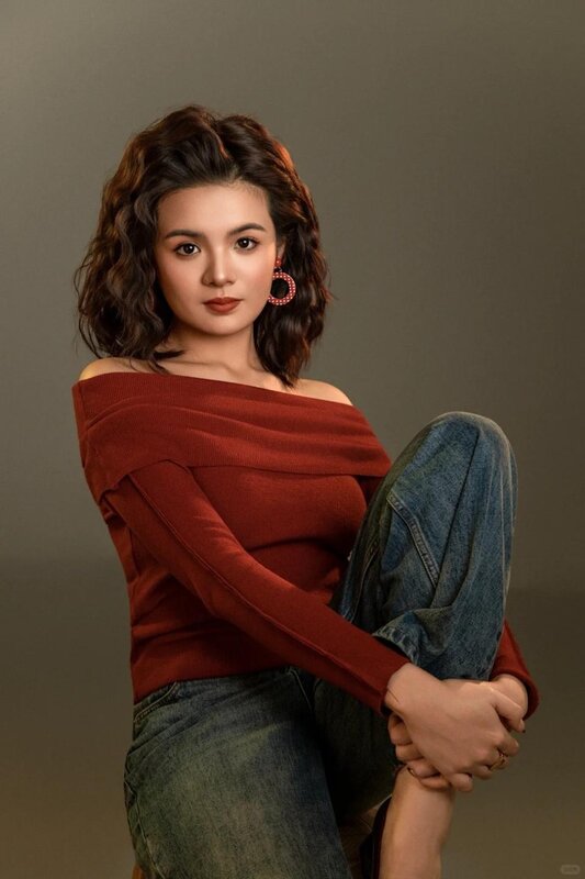 5 李沅沅濃妝打扮，被指似經典性感女星葉子楣。（小紅書＠李沅沅李沅薐））.jpg