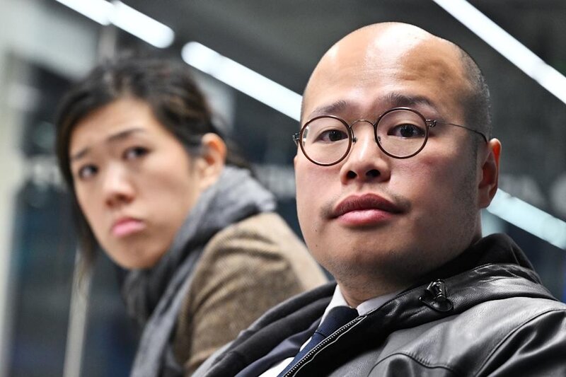 黎智英兒子黎崇恩（右）表示，父親被判囚 20 年，對他們一家是沉重打擊，更是威脅父親.jpg