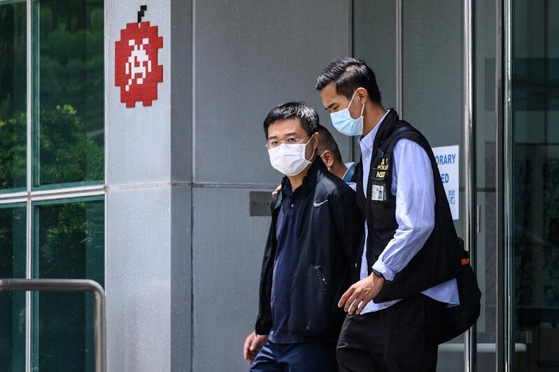 6 警方國安處 2021 年 6 月 17 日拘捕《蘋果日報》多名高層，包括總編輯羅偉光。.jpg