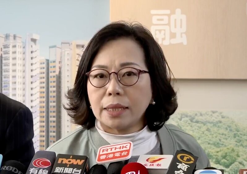 3 民政及青年事務局局長麥美娟表示，該局接觸的宏福苑街坊對於長遠住宿有不同意見。.jpg
