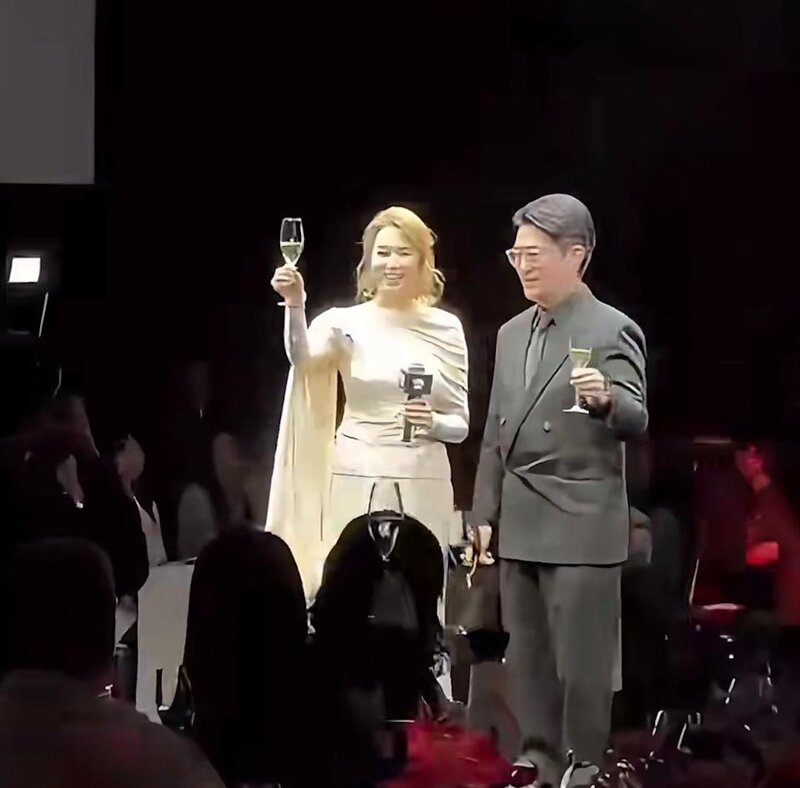 1 徐子淇日前就陪同丈夫李家誠飛往上海 （網上相片）.jpg