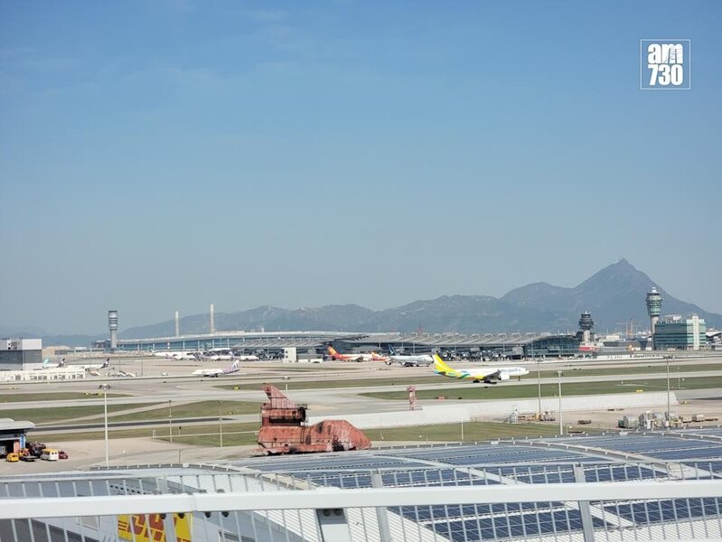 機場警拘捕兩男子涉航班盜竊 機艙吸煙兼不雅行為.jpg