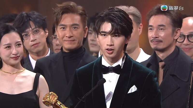 1 馮皓揚早前於《萬千星輝頒獎典禮》贏得「最佳男新人」.jpg