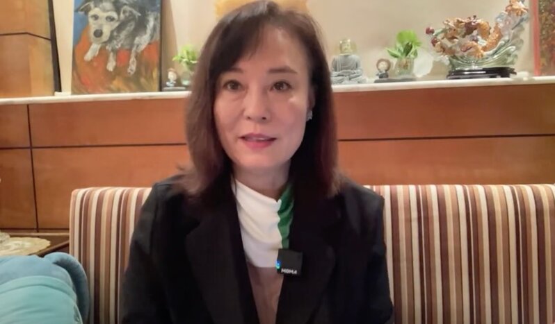 3 翁靜晶19歲嫁劉家良 回望忘年戀認為男方「唔應該咁樣攞著數」 直認後悔揀錯路.jpg