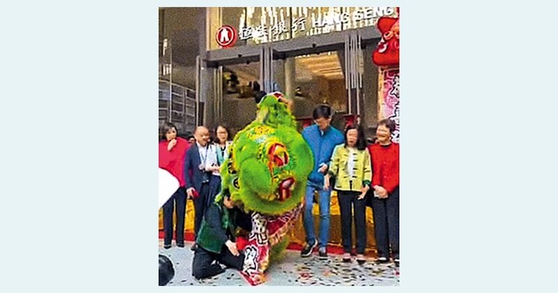 醒獅採青腳軟 撞跌恒生「零售一姐」.jpg