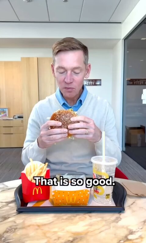 4 小口到差不多看不見咬口，而且就算是CEO拍片，左下的薯條同樣少得可憐。.jpg