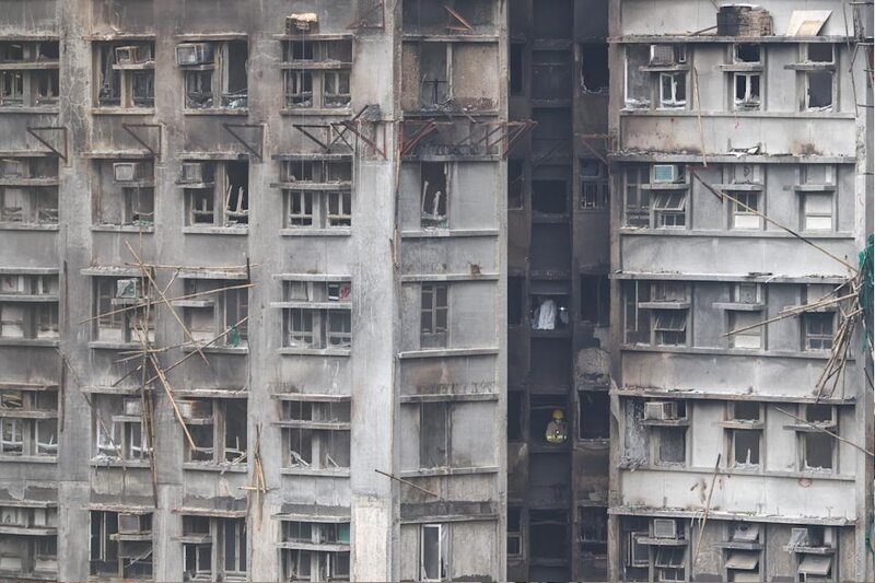 3 宏福苑居民早前聯署要求親自回單位收拾財物及紀念物，局方隨後宣佈將於四月底安排居.jpg